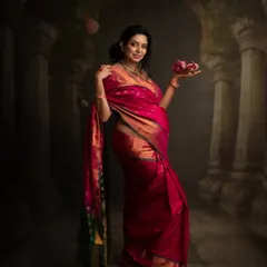 Embracing tradition can be so powerful. Draping a beautiful saree for a maternity portrait connects generations and celebrates your heritage. I see these as timeless paintings, honoring both the mother-to-be and the culture she holds dear.