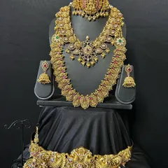 This is another one of my full bridal sets, perfect for a grand wedding. It includes a choker, a kasulaperu or coin necklace, matching jhumkas, and a beautiful peacock-themed vaddanam, all in a rich antique finish.