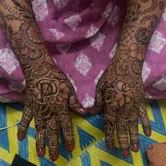 An engagement bridal look with the couple's initials 'P' and 'D' hidden in the design. This is a full, intricate pattern that’s perfect for celebrating a special union.