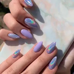 Experience the magic of holographic chrome. This finish catches the light beautifully, shifting through a rainbow of colors over a solid lavender base. It's a trendy and eye-catching choice for any nail shape.