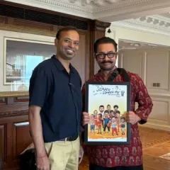 Presenting the framed poster of "Sitaare Zameen Par" to Aamir Khan ji himself. Seeing the joy on a client's face is the best part of my work. I create high-end, personalized caricature gifts that are perfect for honoring respected individuals.