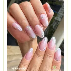 For a touch of timeless sophistication, we design elegant nail sets featuring a soft white ombre base, delicate patterns, and carefully placed rhinestone accents.