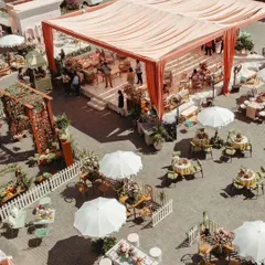 I believe in turning event spaces into immersive worlds. This overhead view shows a Parisian market-themed Mehendi, complete with distinct zones for activities, pastel canopies, and lush florals, transforming a courtyard into a European fantasy.