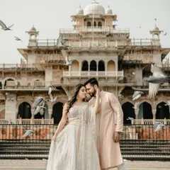 A classic romantic portrait at Albert Hall Museum. The iconic architecture and the flock of pigeons create a fairytale-like setting for this beautiful couple, dressed in perfectly coordinated pastel ethnic wear.