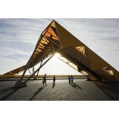 This render shows the pedestrian footbridge at sunset. The sculptural form of the bridge is designed to be a landmark, an piece of urban art that is also a functional piece of infrastructure.