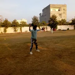 Mithun Manhas demonstrates a throwing technique during a special coaching session. Learning from experienced Ranji Trophy players provides our trainees with a significant advantage.