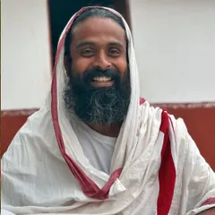 A simple smile. My greatest joy is to witness the transformation in my students and to share the path of yoga that has given my own life so much meaning. I welcome you with an open heart.
