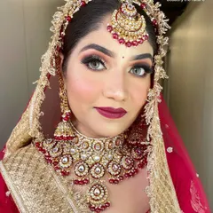 A close-up of a complete bridal look created by one of our students. Notice the seamless foundation, the expertly blended eyeshadow, and the precise application of jewelry, all essential components of our professional bridal makeup course.