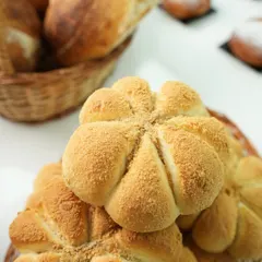This flower shaped party brot is not only delicious but also a centerpiece for any gathering. You will learn the shaping and scoring techniques required to create such visually appealing breads.