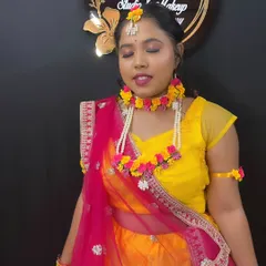 A beautiful Haldi look with soft eye makeup and a bold lip, perfectly complemented by fresh floral jewelry.