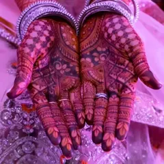 A gorgeous mature stain. This deep, dark color is what you can expect a few days after your mehendi application.