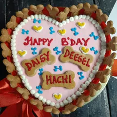 Another gorgeous, heart-shaped custom cake for the trio's birthday bash. I can arrange for cakes in various themes and designs to match your party's style.