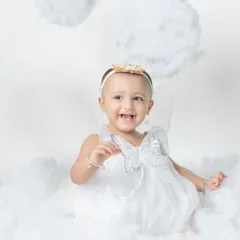 Look at that happy laugh! This little pari is celebrating a milestone. My sitter sessions are perfect for capturing the budding personality of babies around 7 to 9 months old.