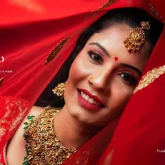 A striking bridal portrait featuring our heavy, intricately designed choker and matching nethi chutti. The antique gold finish is perfect for a traditional wedding look.