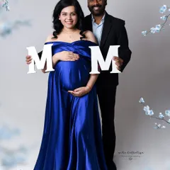 A fun announcement shot for a couple. Using props like these "MOM" letters adds a playful element to your maternity session.
