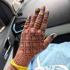 Another shot of the beautiful, dark henna stain. The intricate details of the jaali work are still perfectly clear.