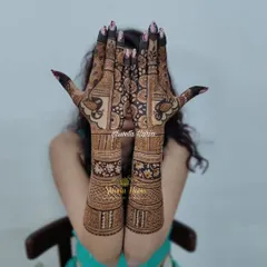 A classic pose showing the full effect of the heavy bridesmaid design, with beautiful symmetry and detail.