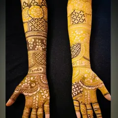 This bridal design includes the groom's name 'Fardin' on one wrist and the wedding date '08-11-22' on the other, making it a cherished memory.