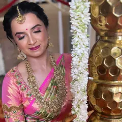 A close-up of the beautiful jewelry set chosen by the groom's sister. The layered necklaces and maang tikka add a touch of traditional grandeur to her look.