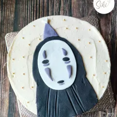 For the anime lovers, I create detailed character art like this No-Face from Spirited Away. This design uses carefully layered fondant on a buttercream cake to bring the iconic character to life for a truly special birthday treat.