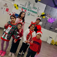 Christmas at Route to Fitnness is all about festive fun and happy vibes. Here’s a group of our students in their Christmas sweaters and Santa hats, posing after a fun-filled session. We make sure every holiday is memorable.