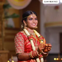 My makeup game stays strong for 12+ hours. This bride looks super fresh even after a full day of wedding rituals, proving that my techniques keep you looking skin-like and perfect through it all.