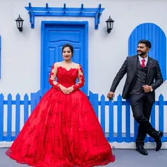 A classic fairytale moment. This vibrant red ball gown, with its full skirt and intricate floral details, is perfect for couples wanting a bold and romantic pre-wedding photoshoot.