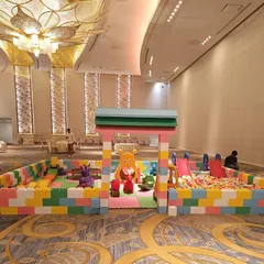 A full view of the expansive play zone, showing how it can fill a large space. The setup includes multiple activity areas, from a ball pit to open space with ride-on toys, ensuring a variety of play options.