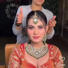 This heart-shaped Kundan necklace with green bead detailing is a popular rental choice for brides.