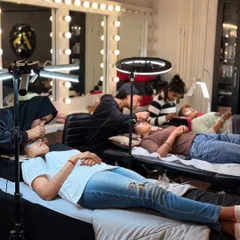 A behind-the-scenes shot of a lash extension service in progress at our studio. Our students and technicians use professional-grade lighting and tools to ensure every lash is perfectly placed for a flawless set.