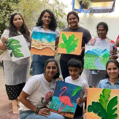 A fantastic group of artists with their finished textured paintings. We explored different subjects, from tropical leaves to flamingos and beachscapes, all using texture to add depth and interest.