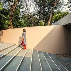 Our designs foster moments of spontaneous interaction and repose. Here, the sunken courtyard of the Kasturbhai Lalbhai Museum in Ahmedabad becomes an informal amphitheater, where the interplay of light, shadow, and landscape creates a dynamic social space.