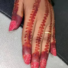This is what I call "sugar art." It's a full-coverage application of fine red glitter to create a textured, super sparkly finish. This look is perfect for parties and festive seasons.