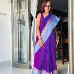 A full-length shot of my handloom sari. The drape and feel of handwoven cotton is just unmatched.