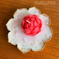 A single, beautifully crafted rose-shaped floating candle, designed to add a glow of warmth to your Ganpati rituals. Its delicate form and soft light create a moment of pure serenity.