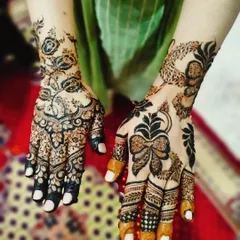 A full view of the modern and trendy henna, perfect for someone who wants a unique look.
