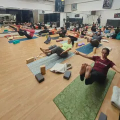 A glimpse from our Progressive Ashtanga Vinyasa workshop. We focus on building core strength and stability, preparing the body for the full primary series with practices like Navasana.