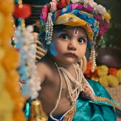 A close-up of our little Kanha, with wide, curious eyes and a colorful pagdi. These Janmashtami sessions are designed to capture the innocent and divine essence of the festival.
