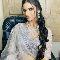 A closer look at the elegant makeup for this client. The focus is on clean skin and beautifully defined eyes, perfect for an evening event.