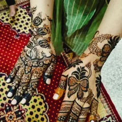 Another angle of this trending design, showing how the two hands have different but complementary patterns for a unique style.