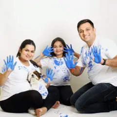 The whole family, including their adorable Shih Tzu, gets in on the fun for this paint-splatter gender reveal. These interactive sessions create genuine smiles and unforgettable memories.