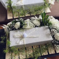 Quiet elegance is my signature. These made-to-order boxes, nestled in fresh white carnations and greenery, were crafted for a corporate thank you gift. They show how even bulk orders can feel deeply personal and sophisticated.