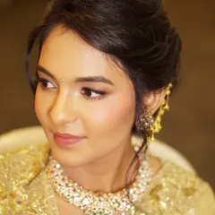 For this housewarming celebration, we aimed for timeless elegance. A soft, glowing makeup look that enhanced her natural beauty and was perfect for welcoming guests into her new home.