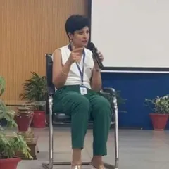 Sharing insights on nutrition and lifestyle during the session. My goal is to make health information simple and accessible.