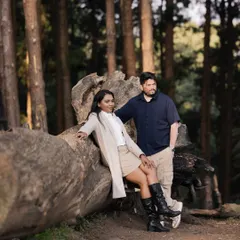 Using a fallen log as a natural prop, this portrait has a relaxed and stylish feel. It showcases how we can blend fashion-forward posing with a rustic, natural environment.