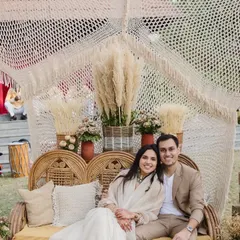 A dreamy boho-mehendi for a lovely couple. The setting was all about soft neutrals, pampas prettiness, and macramé magic, creating a serene and earthy vibe for their celebration.