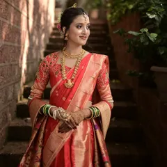 This bride is wearing a classic red Paithani saree in a Navari drape for her wedding. I focus on creating sharp, clean lines that allow the bride to move comfortably while looking absolutely stunning.