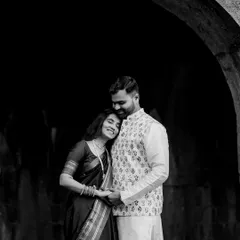 Framed by a dark archway, this black and white portrait of Ankush and Aishwarya is dramatic and intimate. The lack of color draws all attention to her serene expression and their gentle hold.