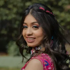 A pop of color for a vibrant Haldi ceremony. This look features a playful yet elegant blue winged liner paired with fresh, dewy skin. It’s a perfect example of how we can incorporate fun elements while maintaining a sophisticated bridal feel.