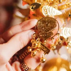 It's all in the details. I work with talented artists to create personalized elements like these custom kaliras, which feature an adorable engraving of the bride's fur buddy.